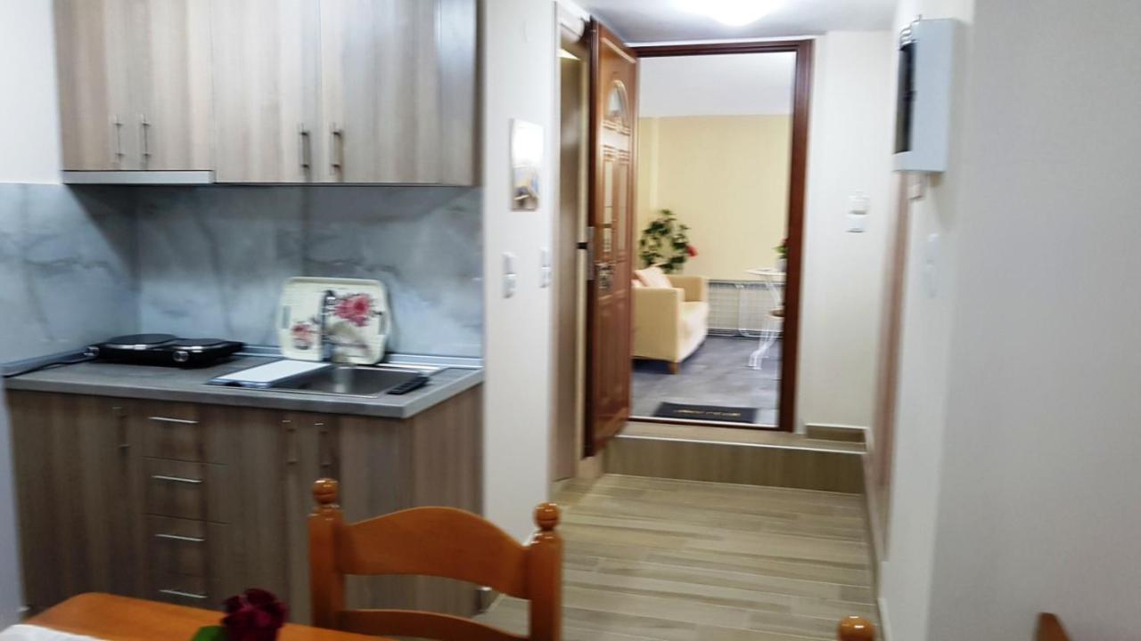 Fyllou Apartment Аспровальта Экстерьер фото
